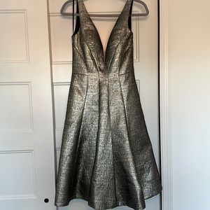 Gorgeous deep v MacDuggal cocktail dress | size 4